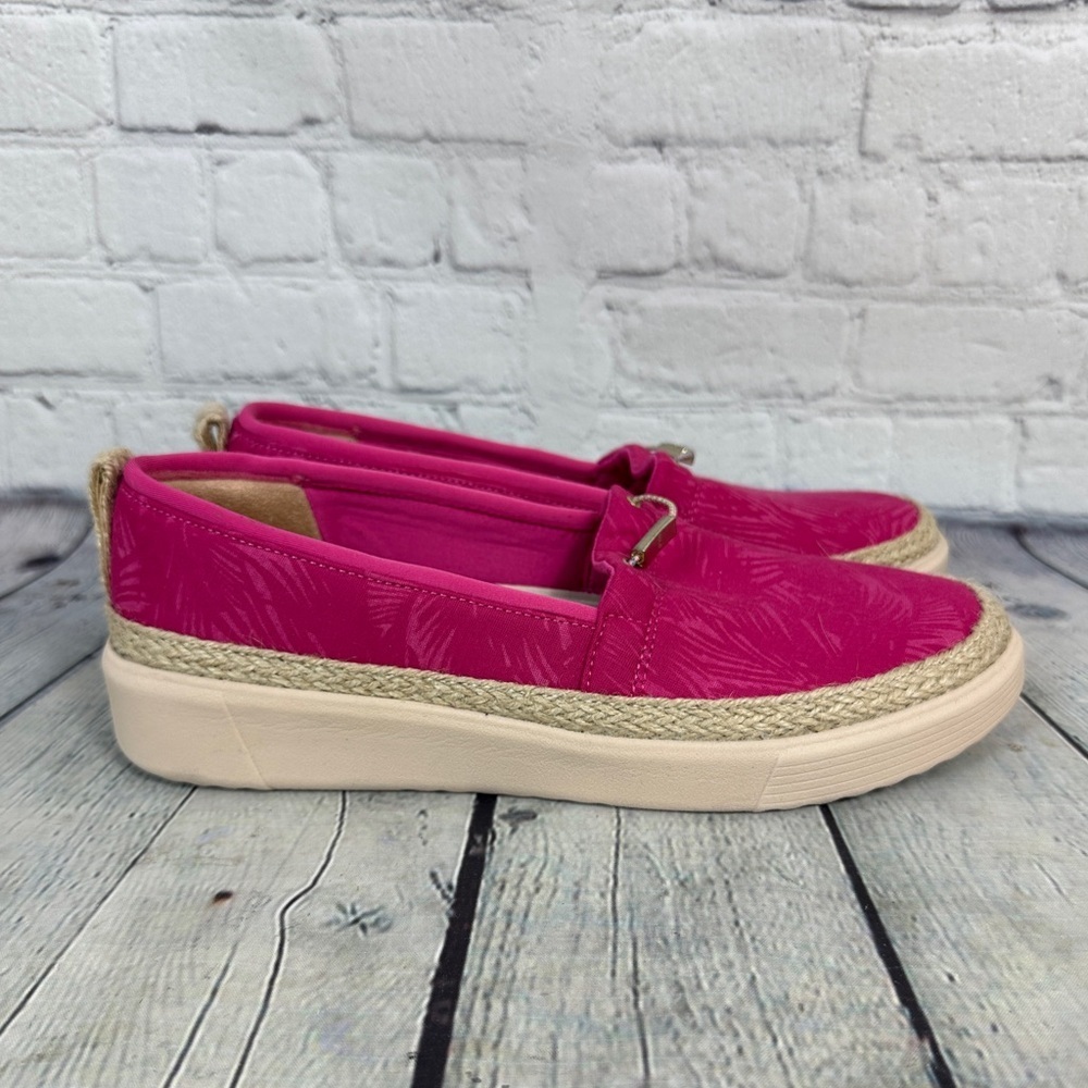 Women's Bzees Maui slip-on hot pink shoes size 9.5M